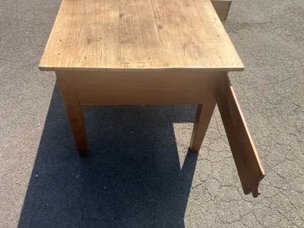 Table de ferme avec tiroir et glissière à pain niche