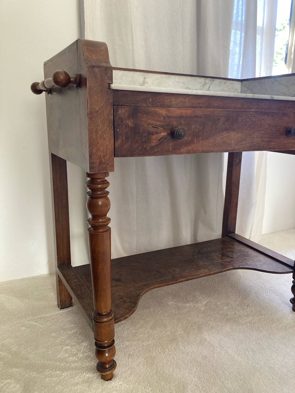 Coiffeuse en bois et marbre