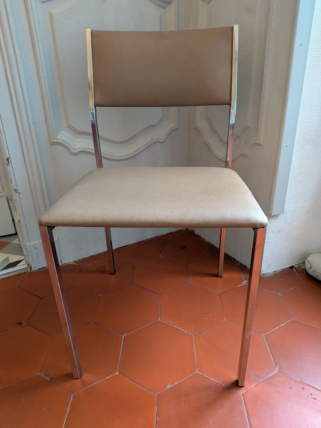 1970s chrome and faux leather chair