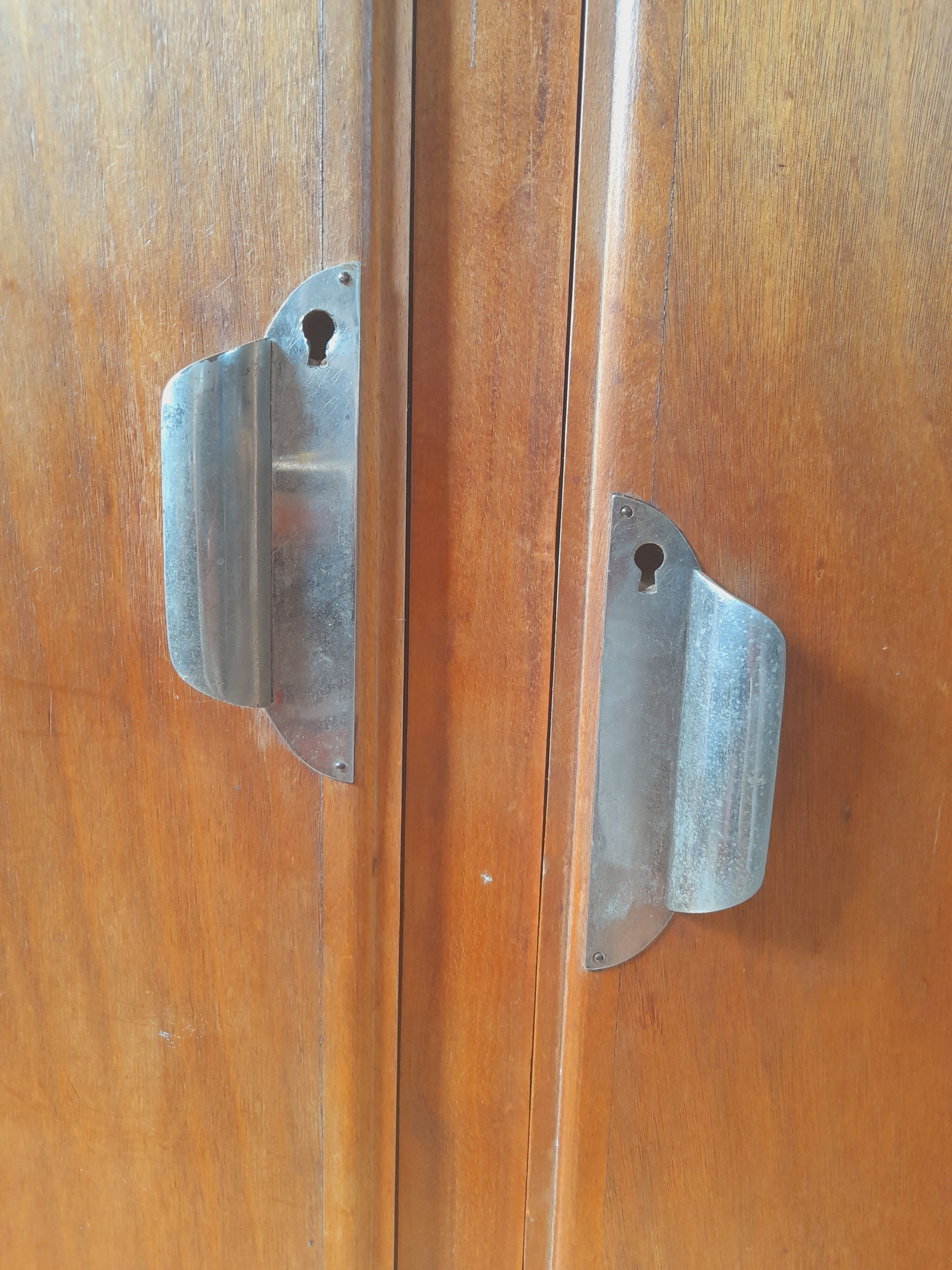 Asymmetrical cabinet 50's