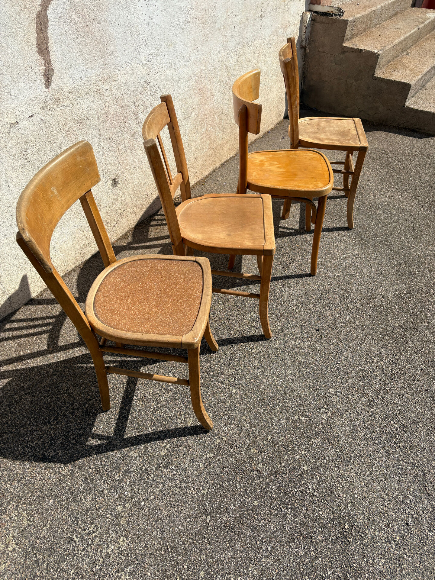 Set de 4 chaises bistrot dépareillées vintage 