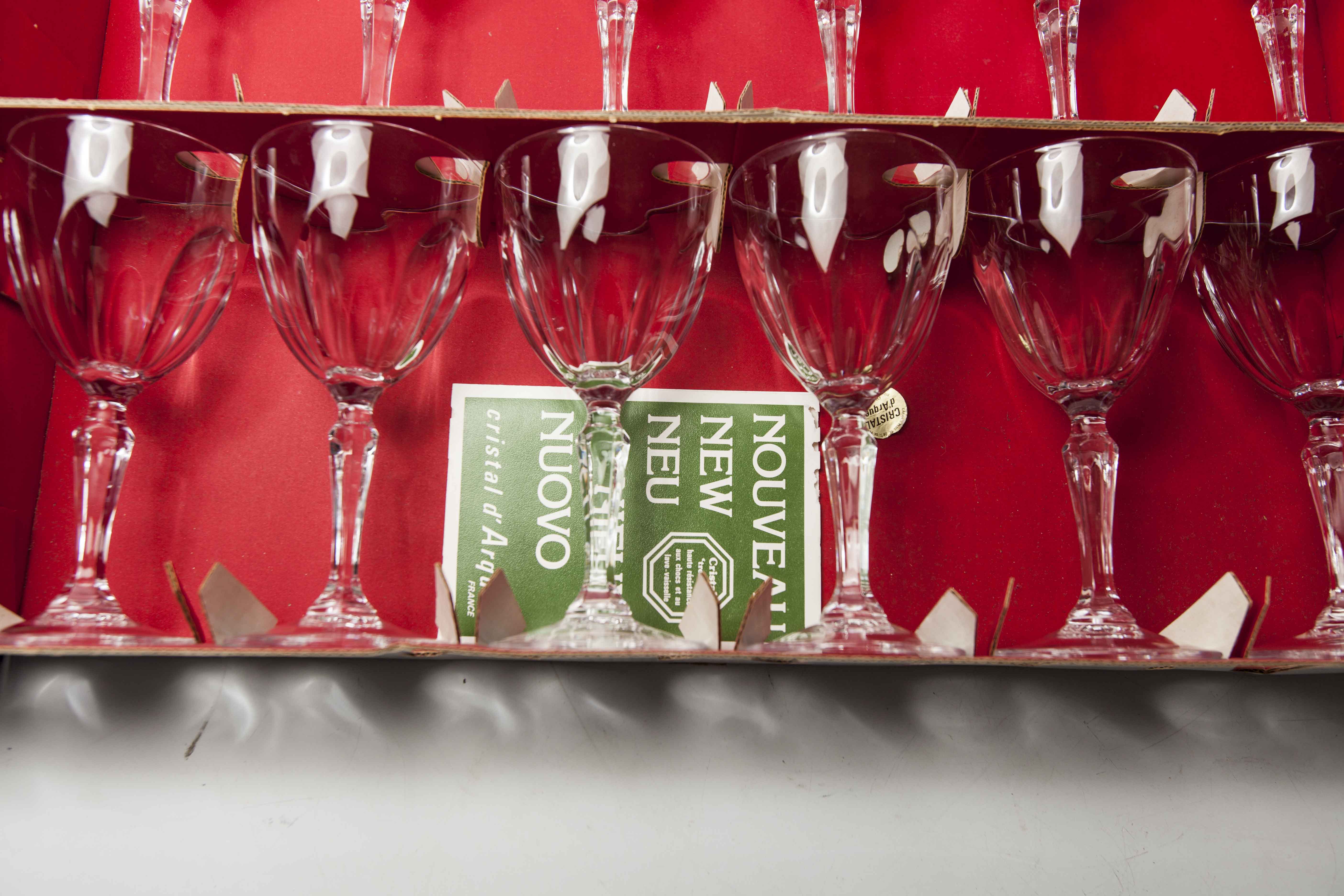 12 Crystal Glasses of Washington model arques