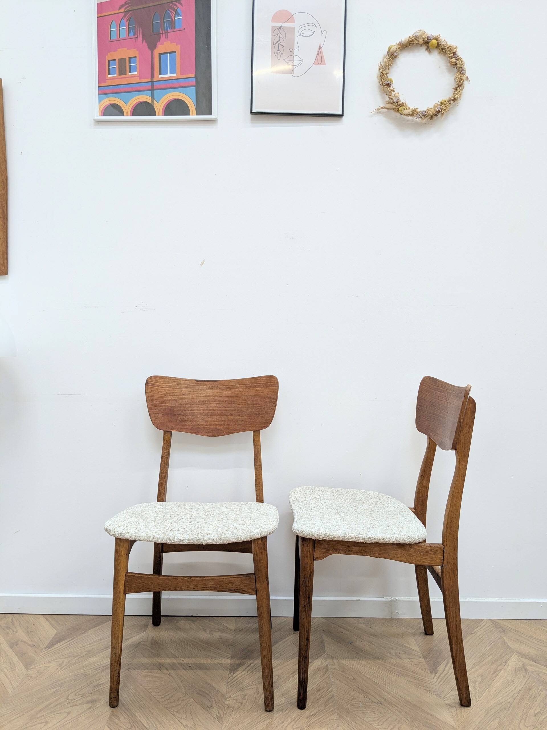 2 Scandinavian chairs
