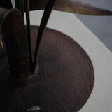 Handcrafted table lamp in wrought iron, organic shape, mid-20th century, 1940s.