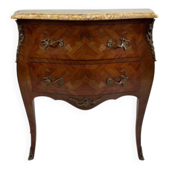 Commode galbée