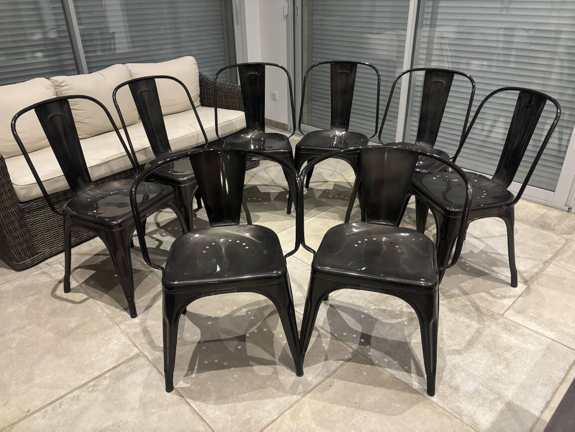 Lot of 6 chairs and two black Tolix armchairs in excellent condition.