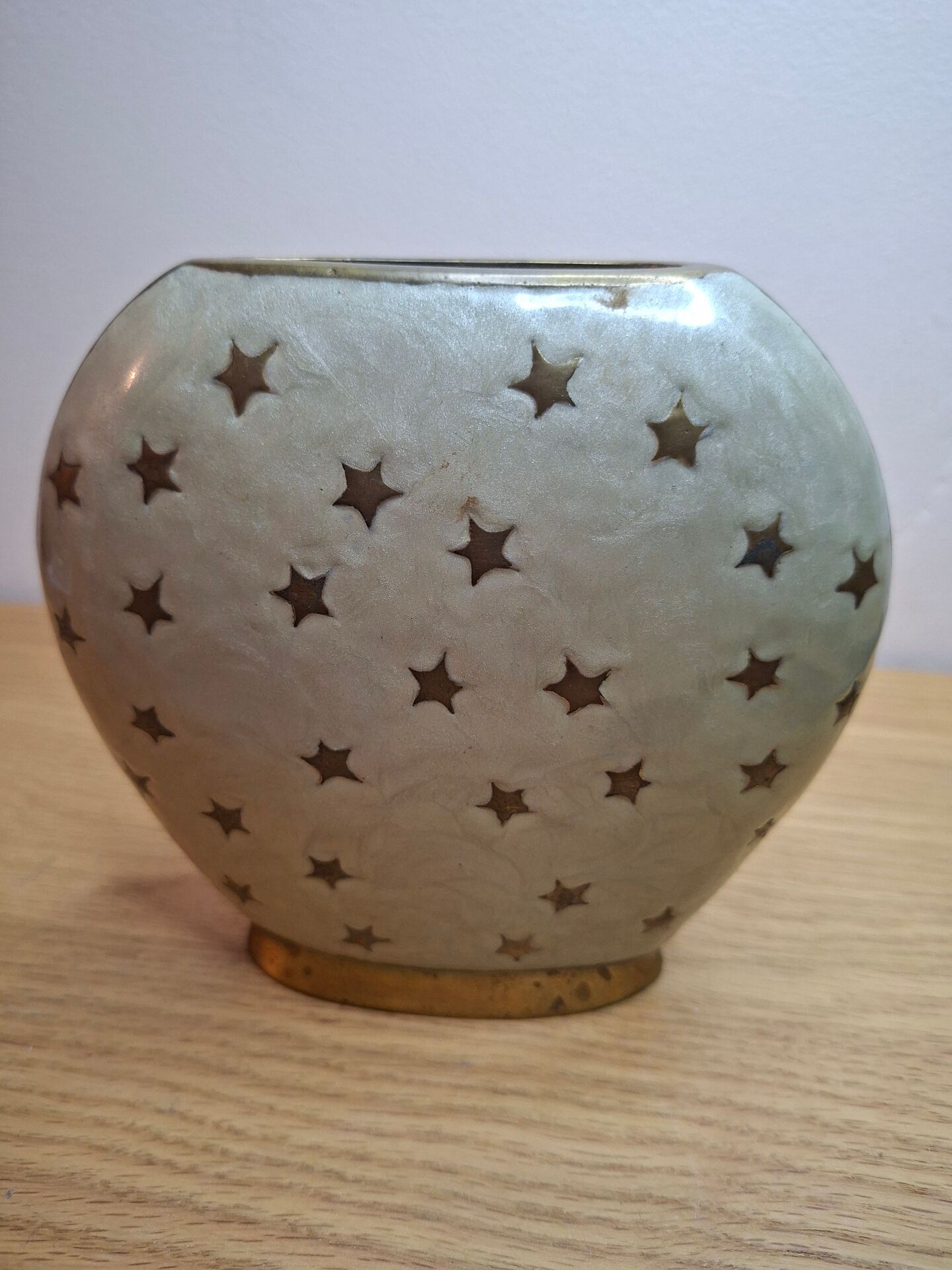 Small vintage soliflore vase in white enamelled brass with golden stars.