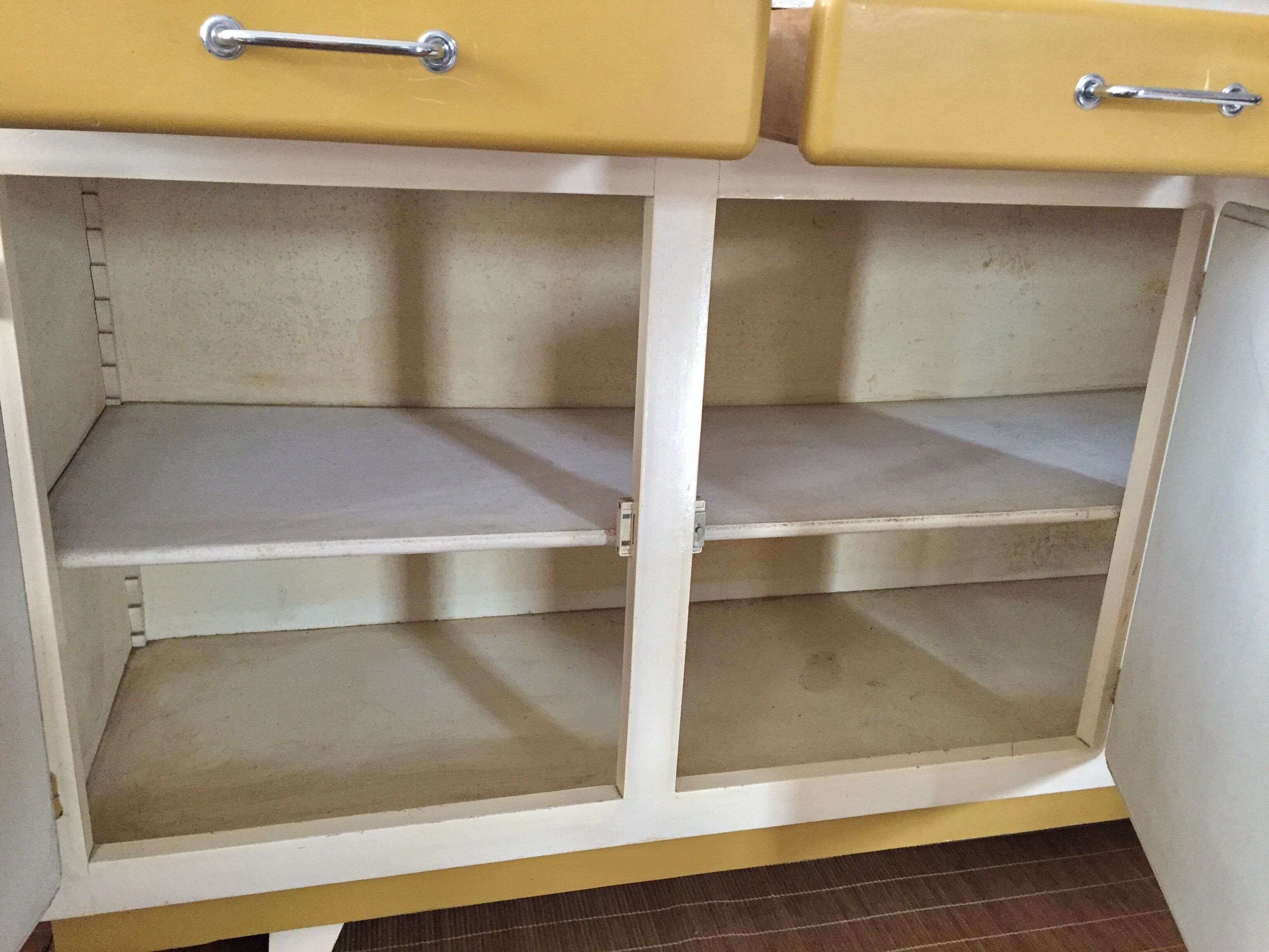 Buffet mado formica jaune moutarde pieds compas vintage