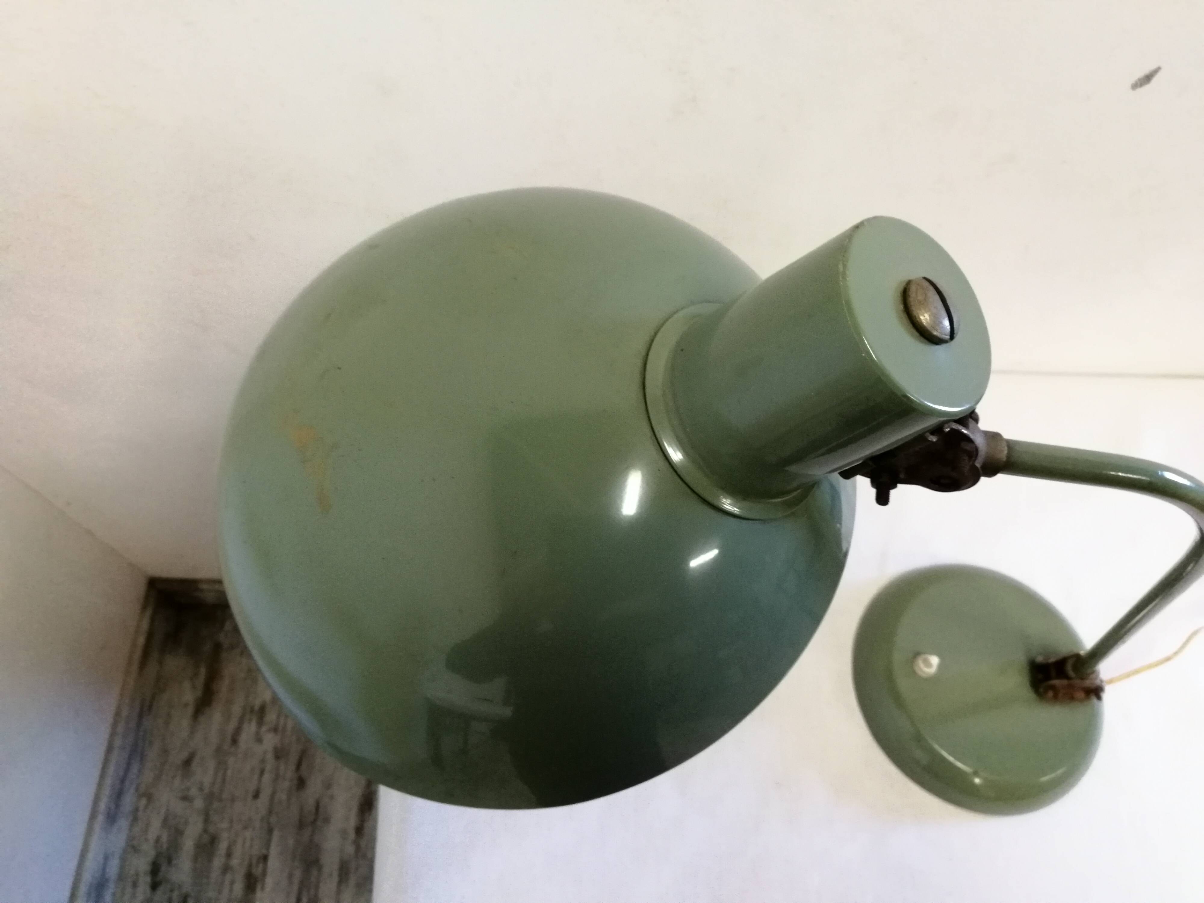 Industrial articulated desk lamp