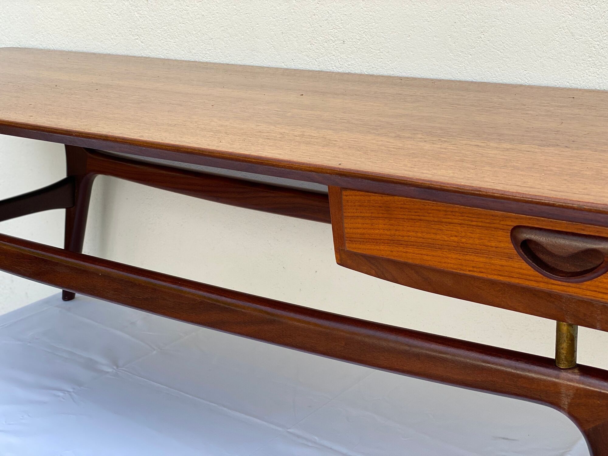 Louis van Teeffelen Salon Table in Teak with a double drawer 1950’s