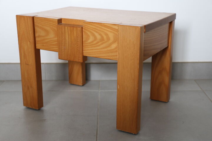 Bedside elm house Regain