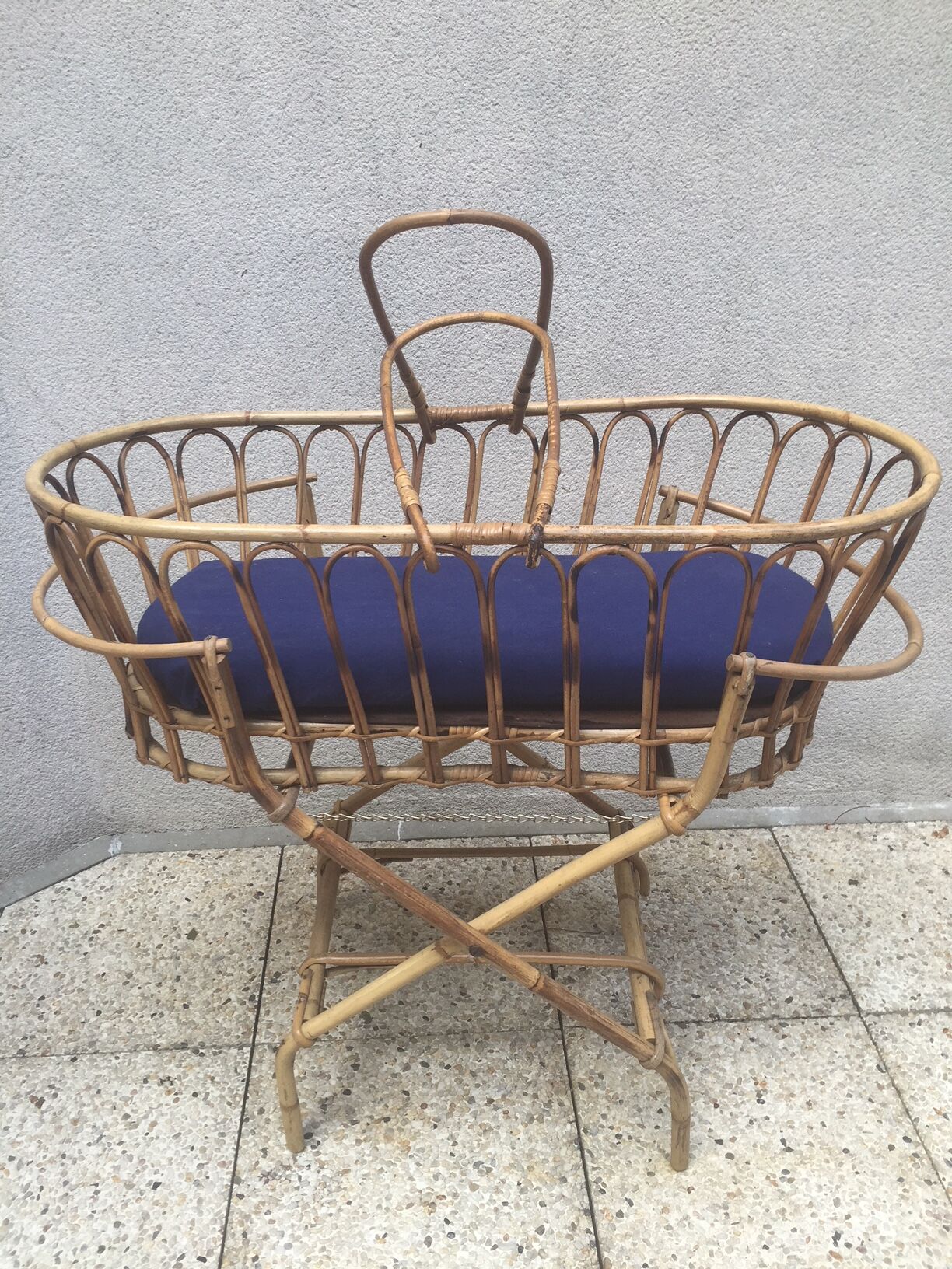 Wicker cradle