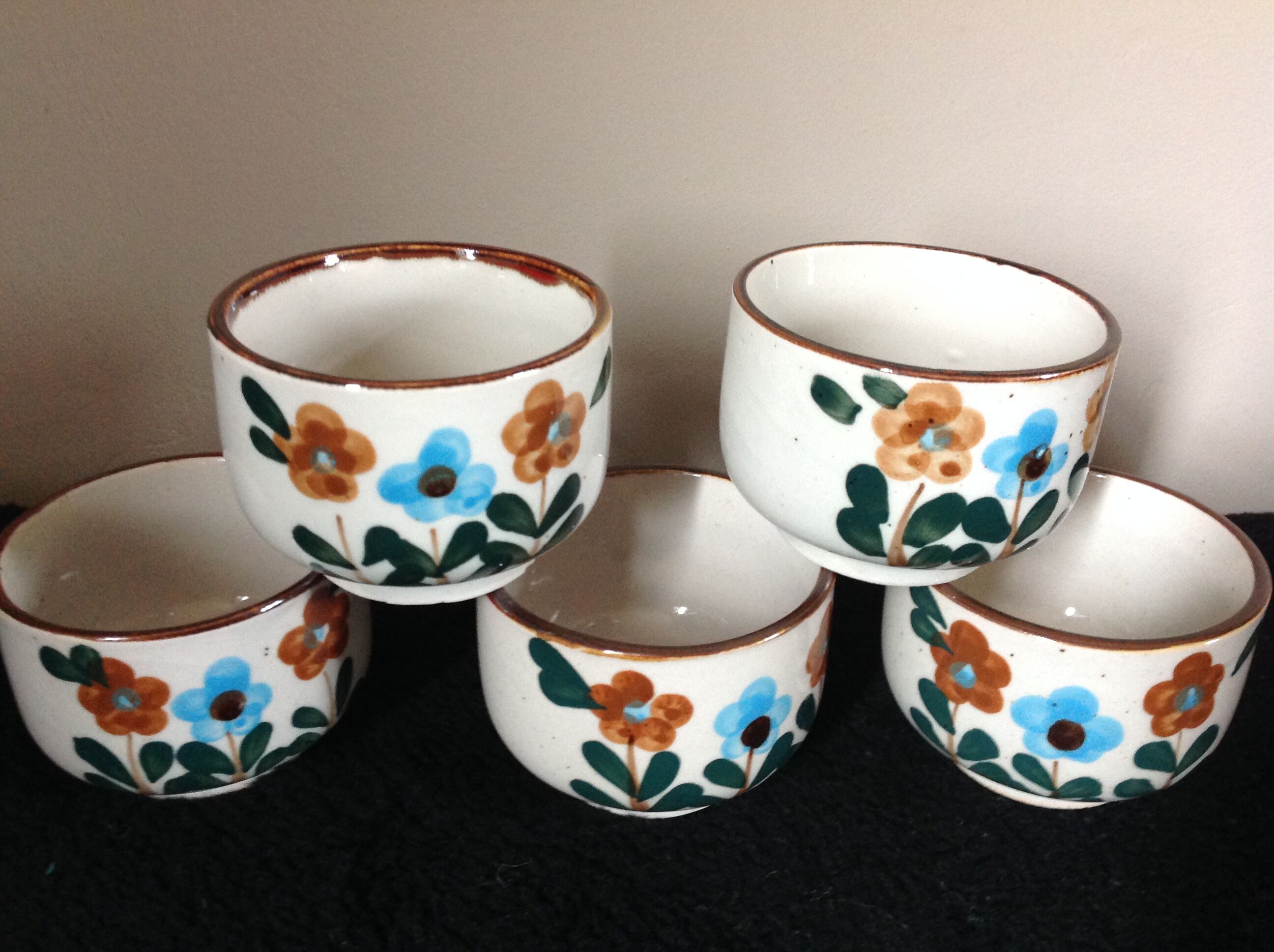 Series of 5 vintage cups