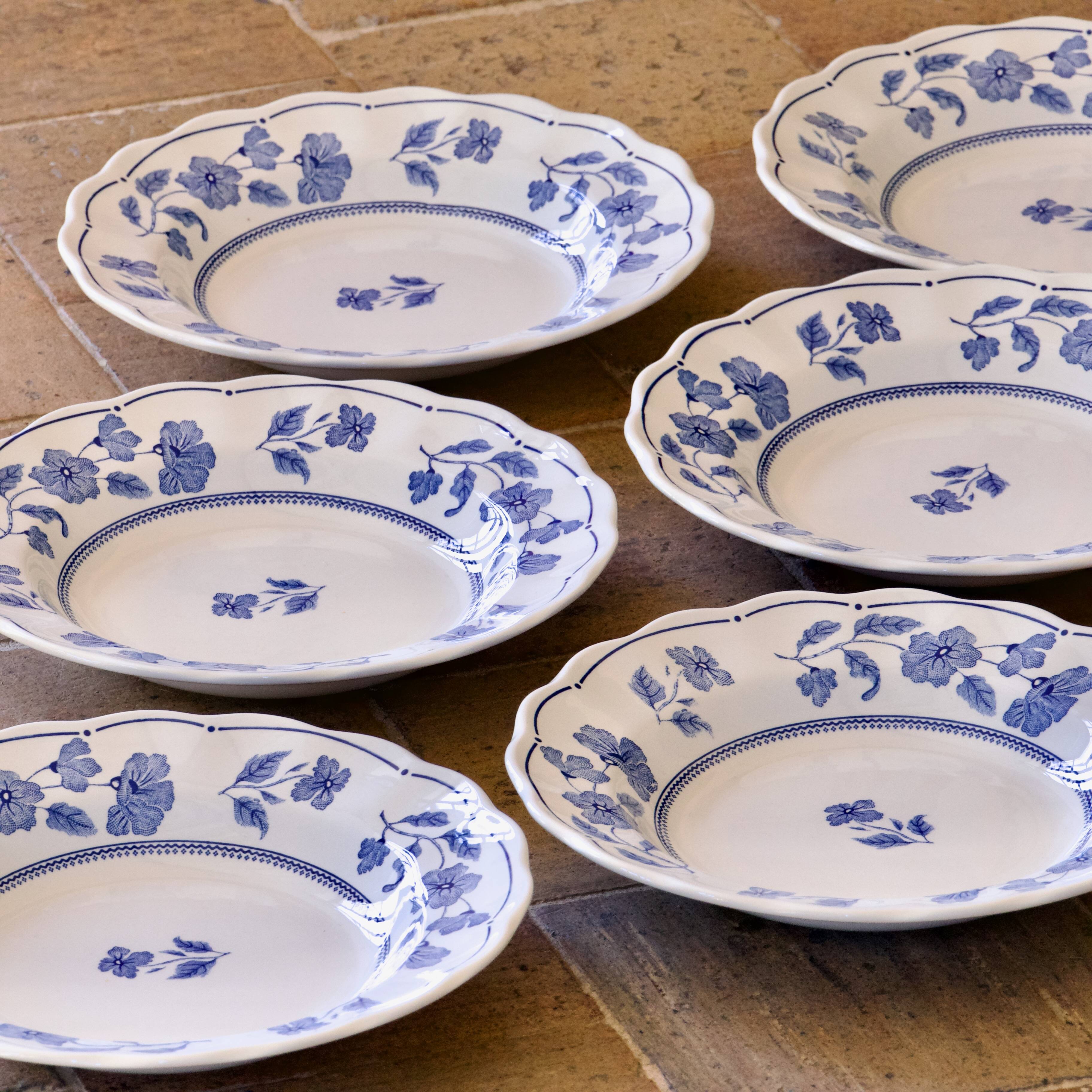Large vintage Italian plates by Nueva Fontebasso