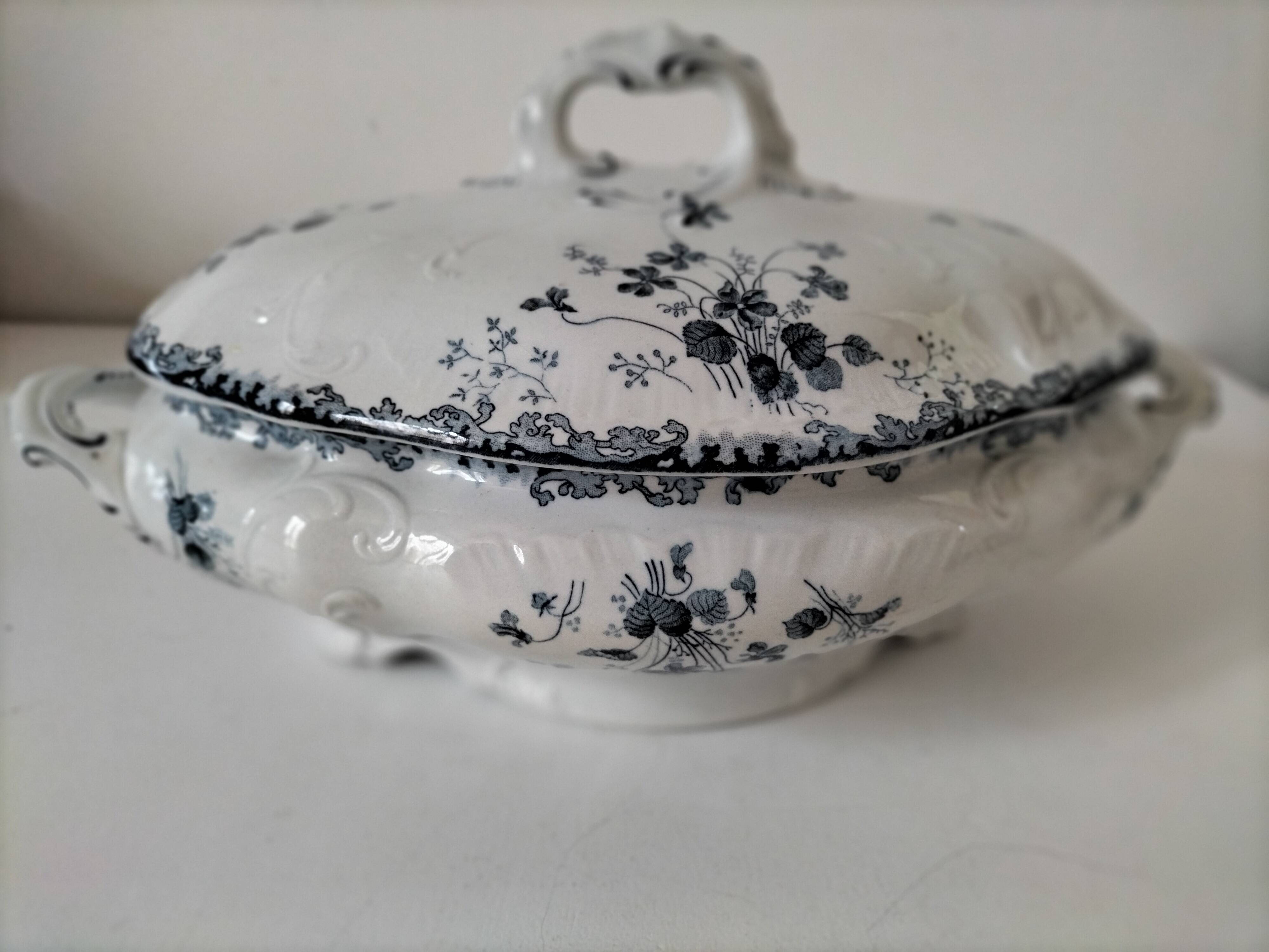 Antique Creil & Montereau soup tureen – sold by E. Bourgeois