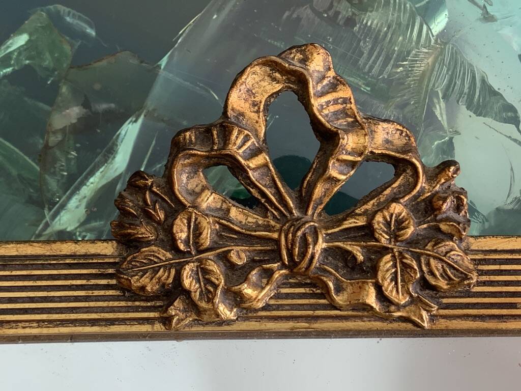 Neo Classic Mirror in wood and gilded stucco 53.5 x 29 cm