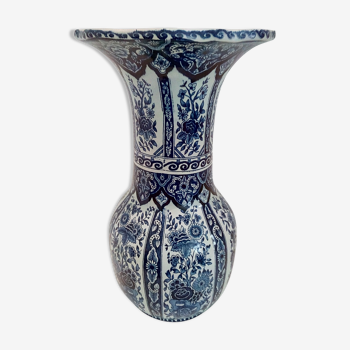 Large vase of Delfts earthenware