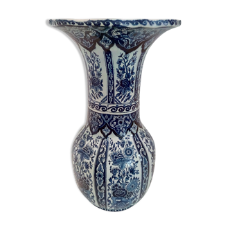 Large vase of Delfts earthenware