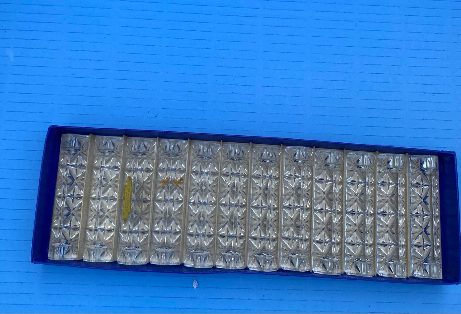 12 diamond cut crystal knife holder