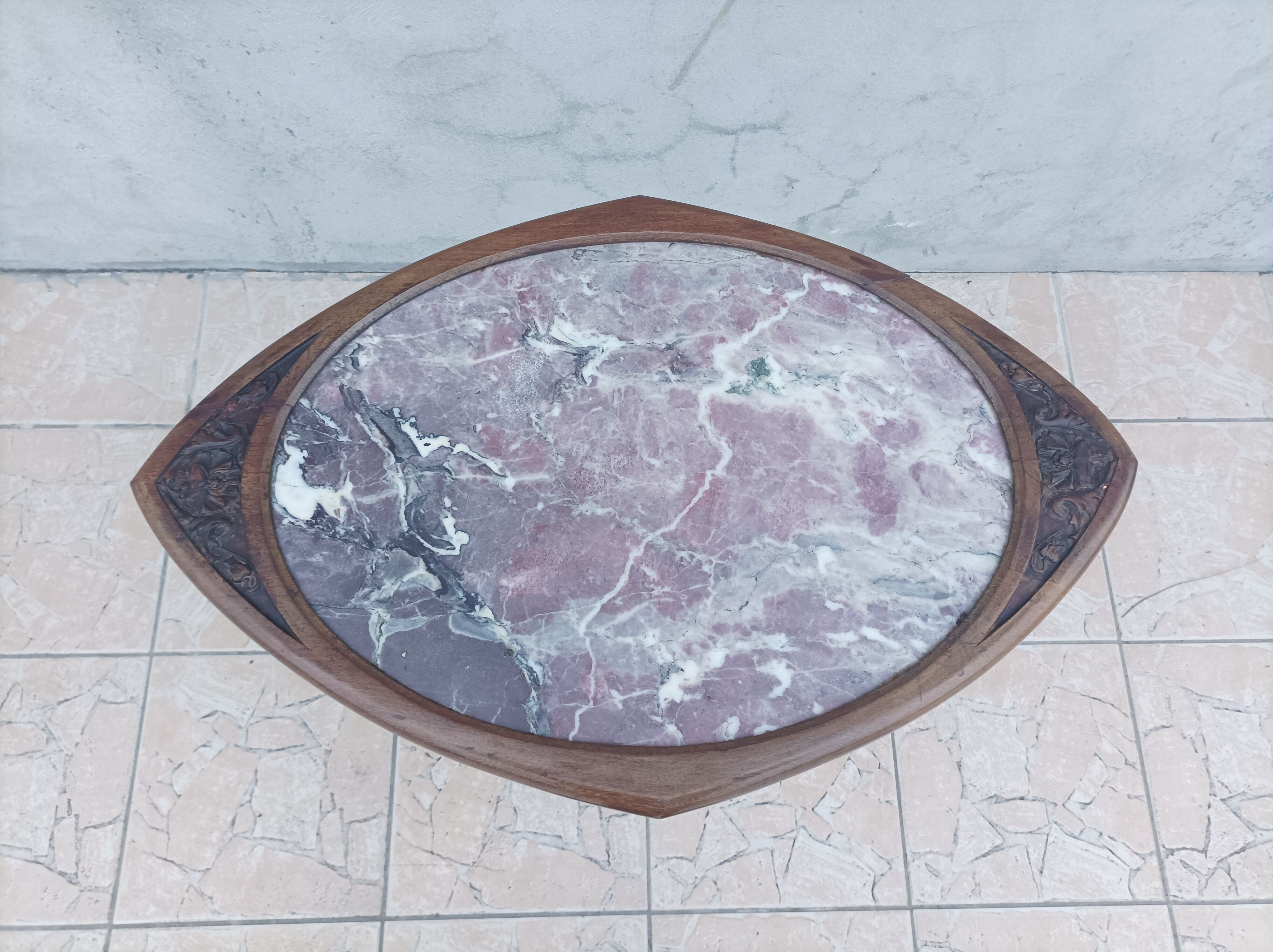 Table guéridon Art Nouveau en acajou et dessus en marbre