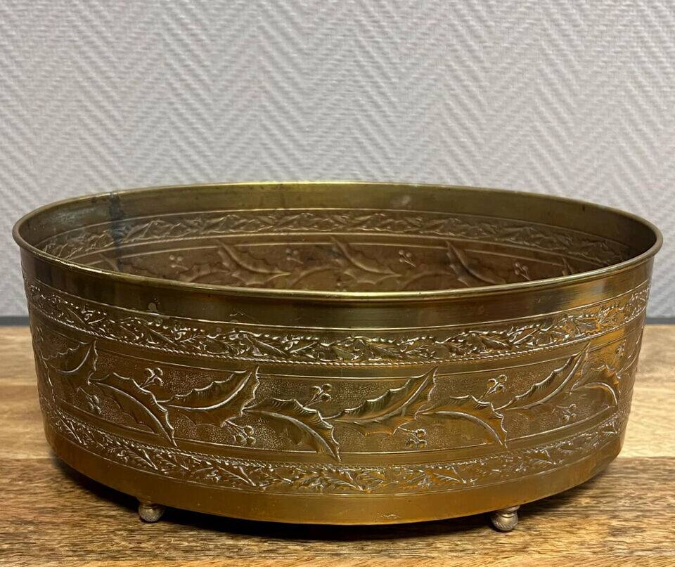 Art Nouveau period planter in embossed copper circa 1900