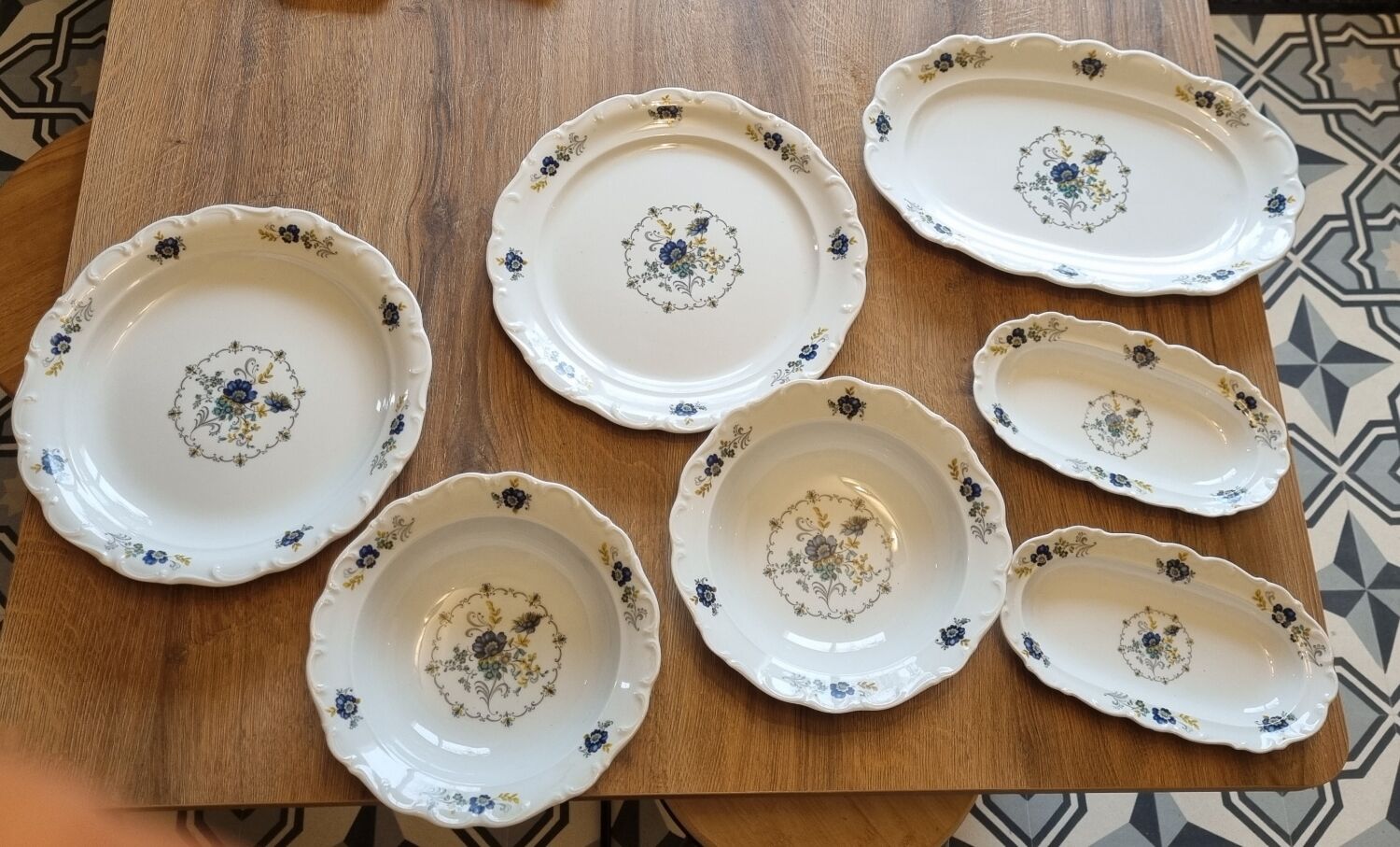 Table service of 108 pieces, Limoges porcelain, Sofafils