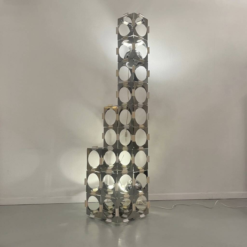 Very rare modular floor lamp produced by Reggiani, Italy around 1970.