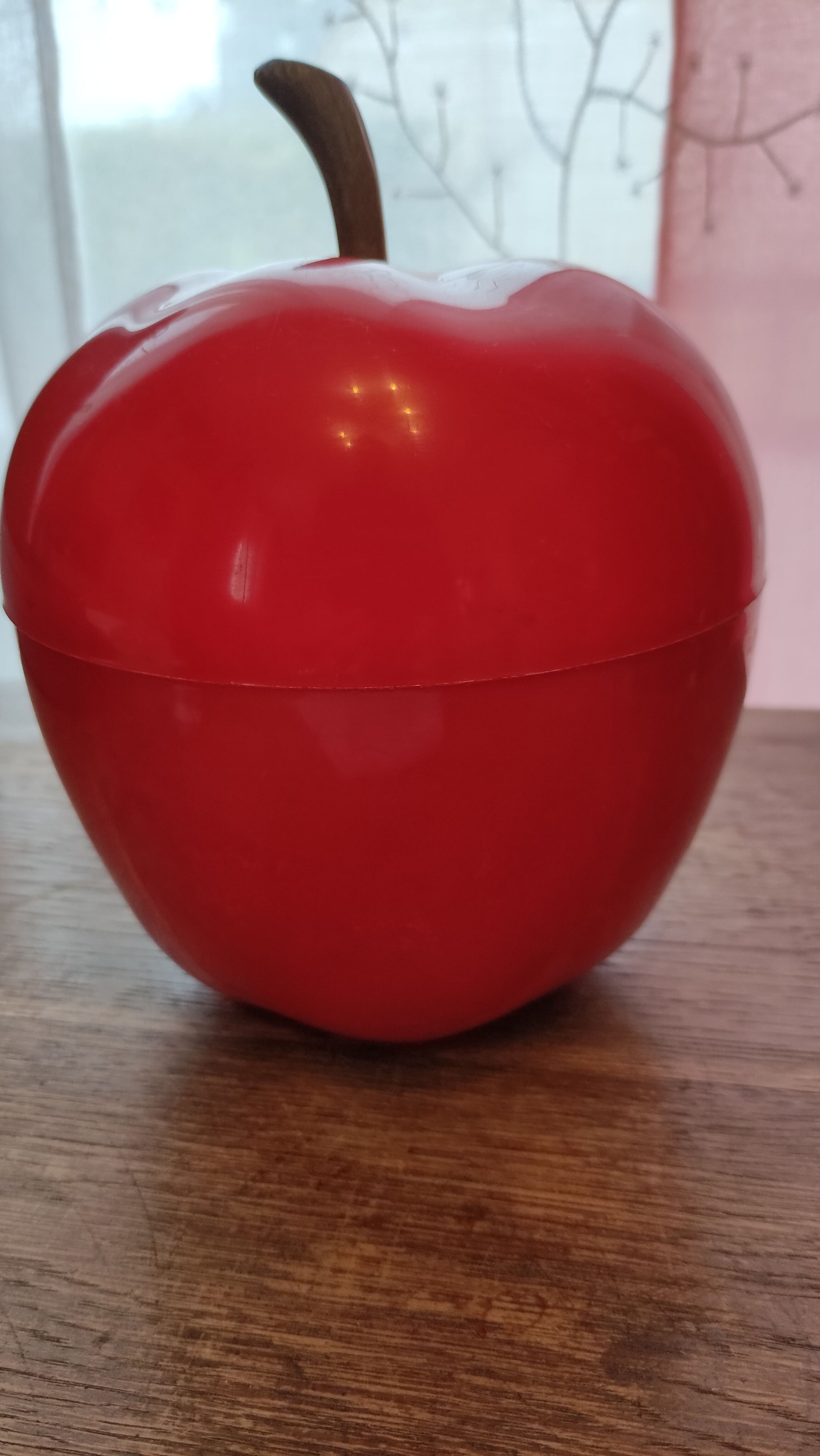 Vintage apple-shaped ice bucket