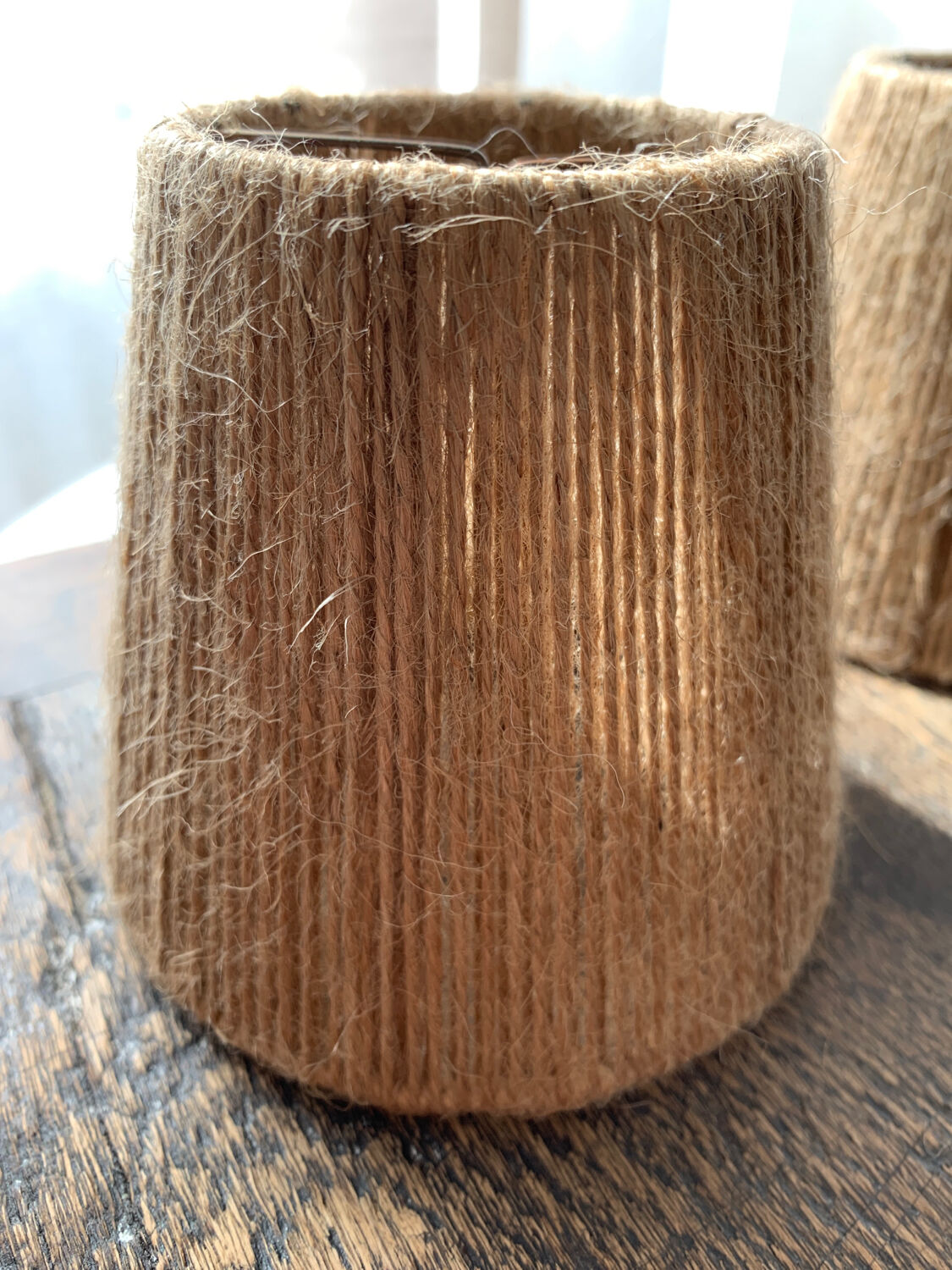 Paire d’abats jour en ficelle de jute