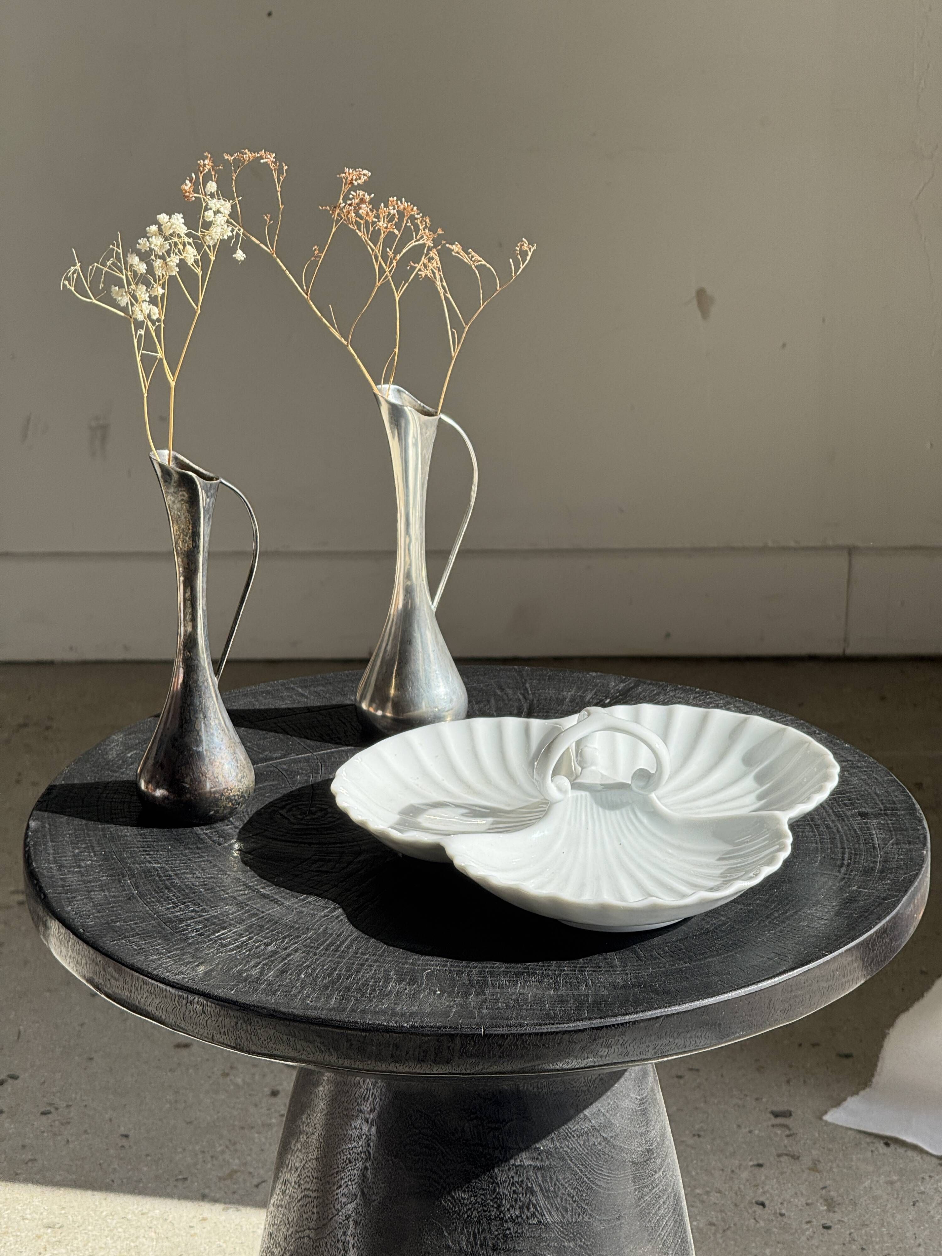 Vintage silver-plated soliflore vase with a dark patina in the shape of a ewer.
