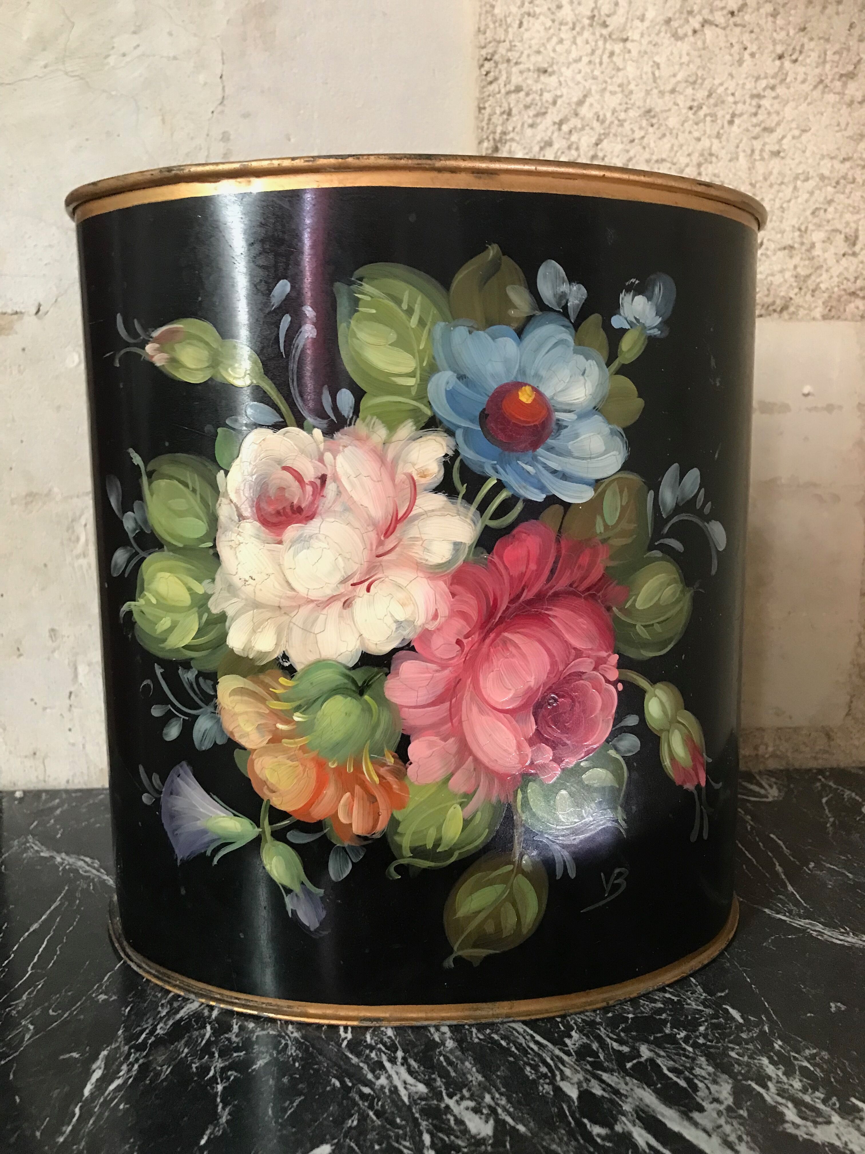 Painted sheet metal paper basket