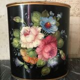 Painted sheet metal paper basket