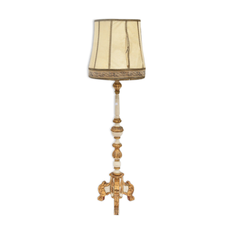 Venetian-style lamppost