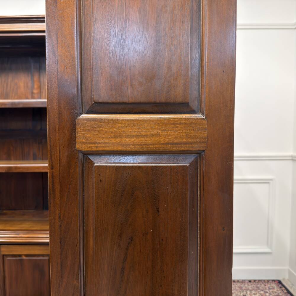Bibliothèque d'angle classique