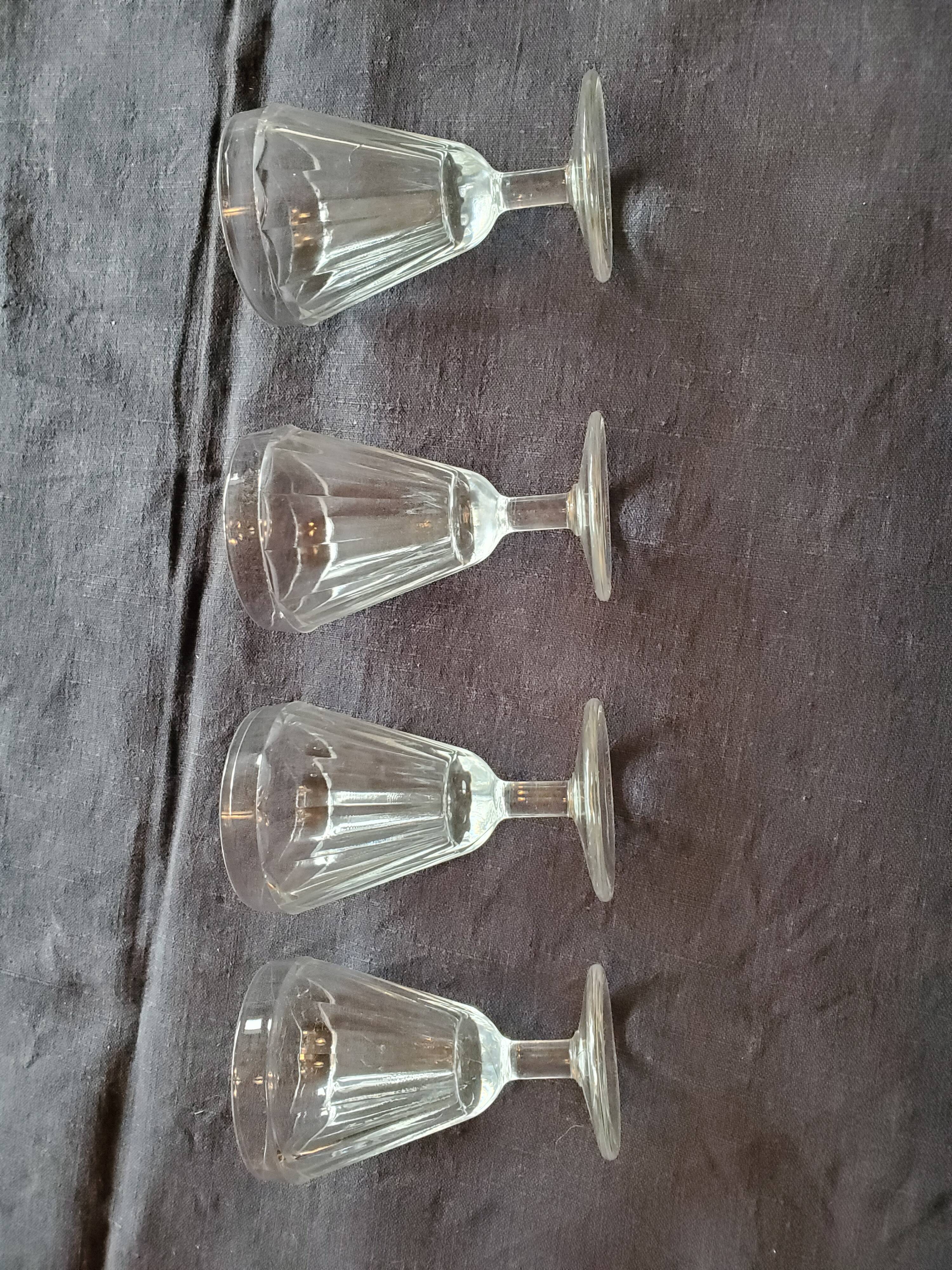 4 bistro glasses