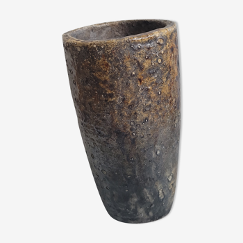 ELS sandstone vase