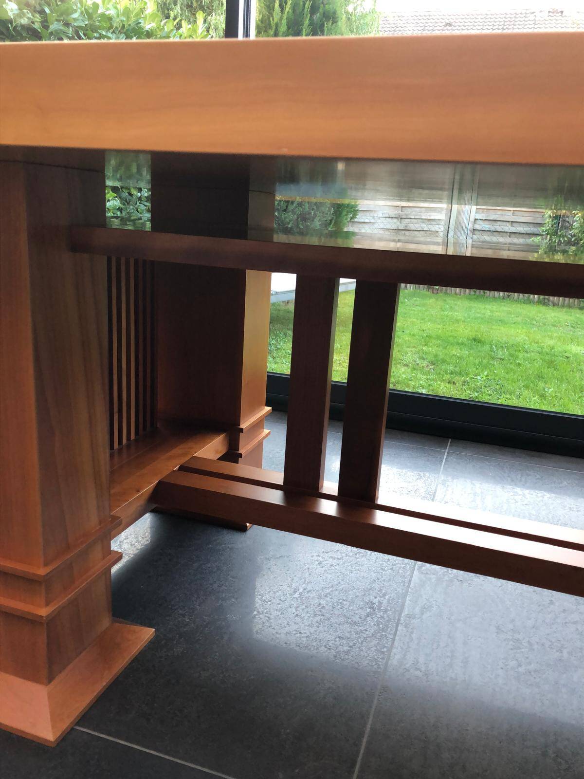 Table Allen 605 par Frank Lloyd Wright produite par Cassina
