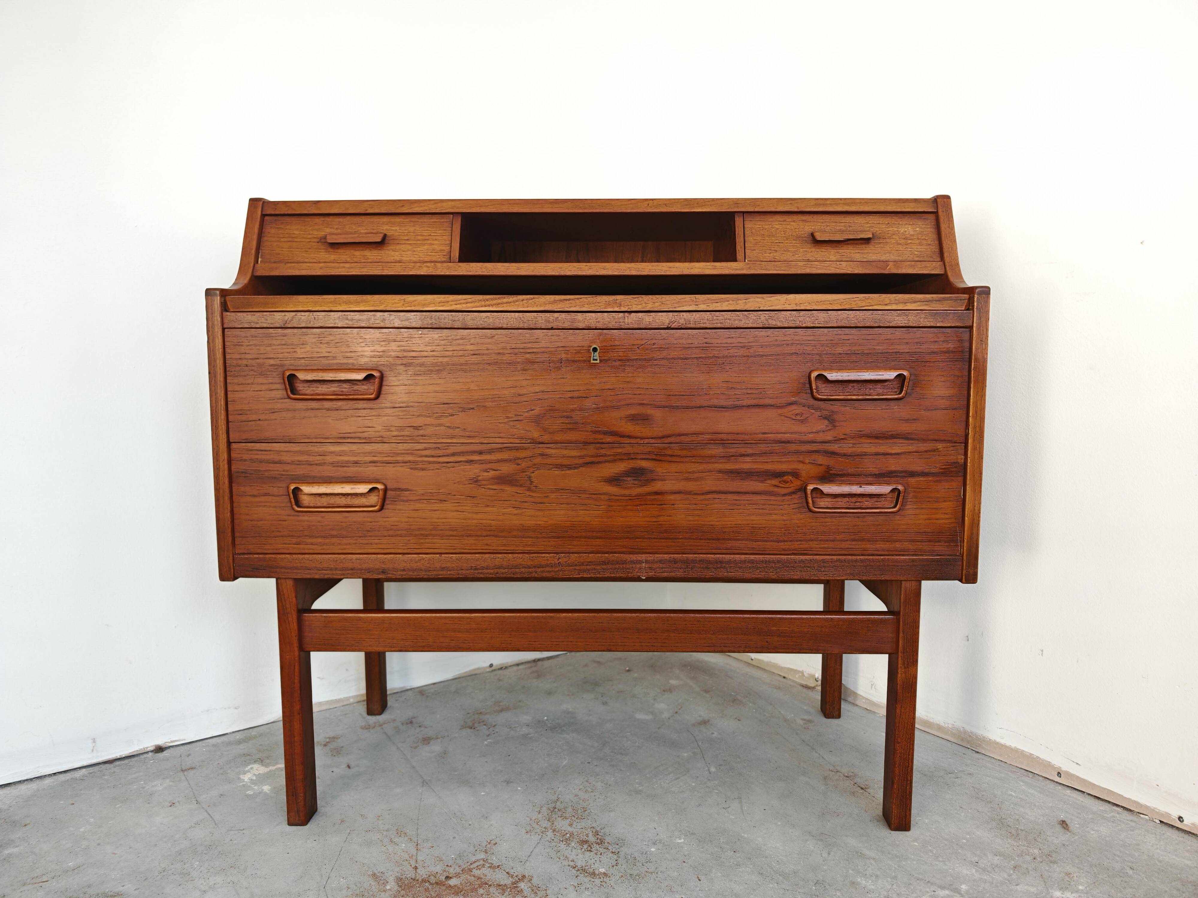 Bureau et commode Mid Century Modern par Arne Wahl Iversen 1960s