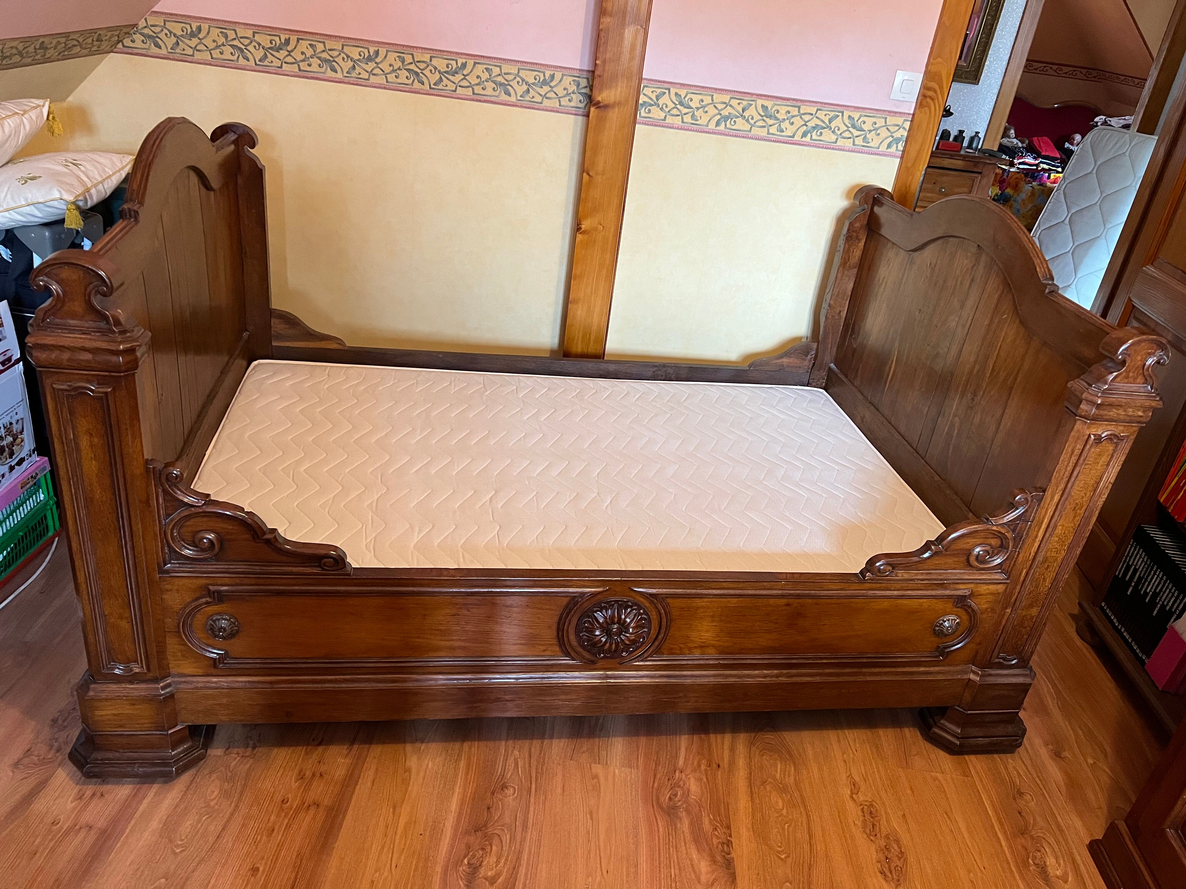 Lit de coin d'époque avec sommier tapissier