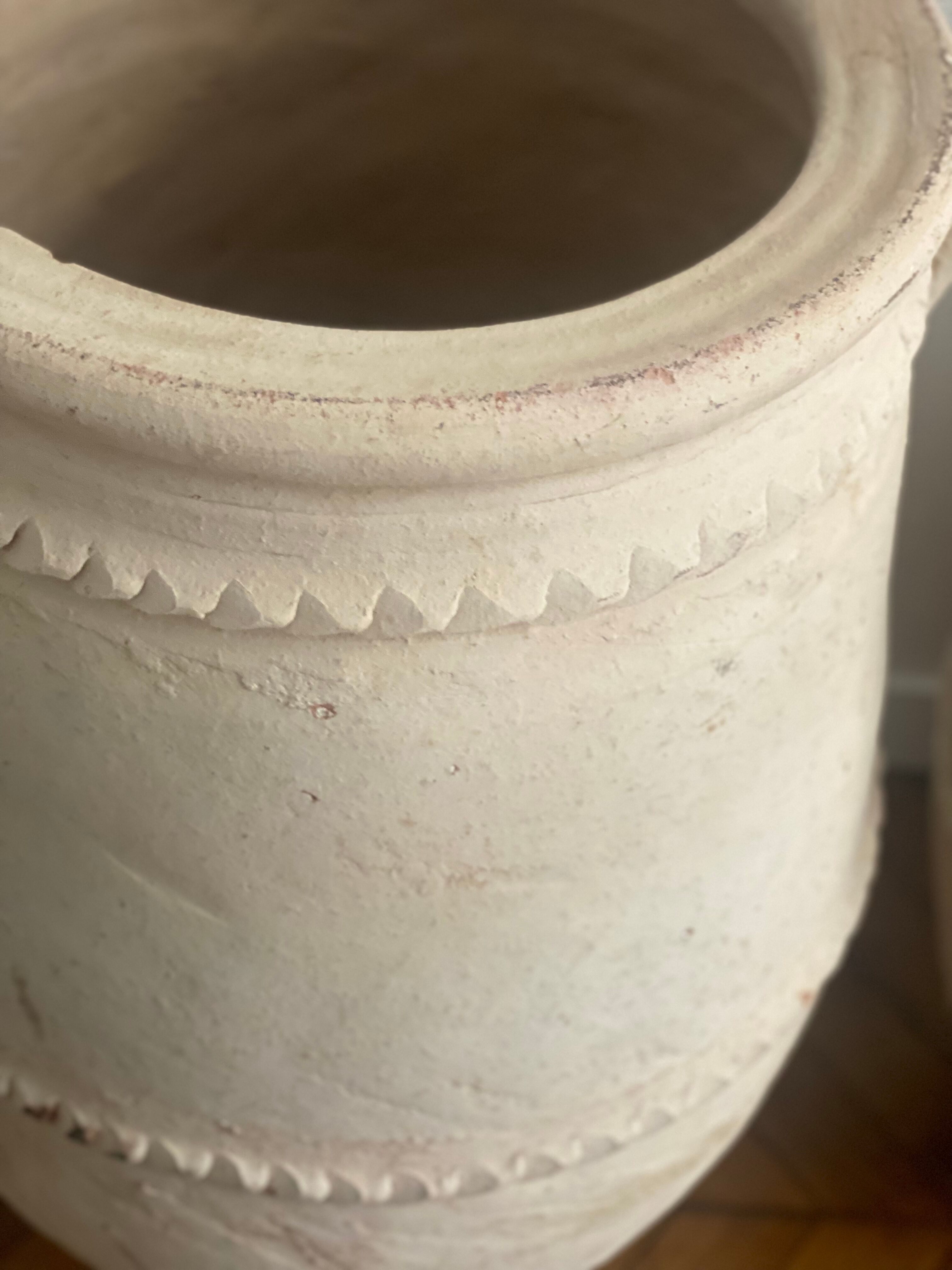 Rustic jar in bleached terracotta pottery xl