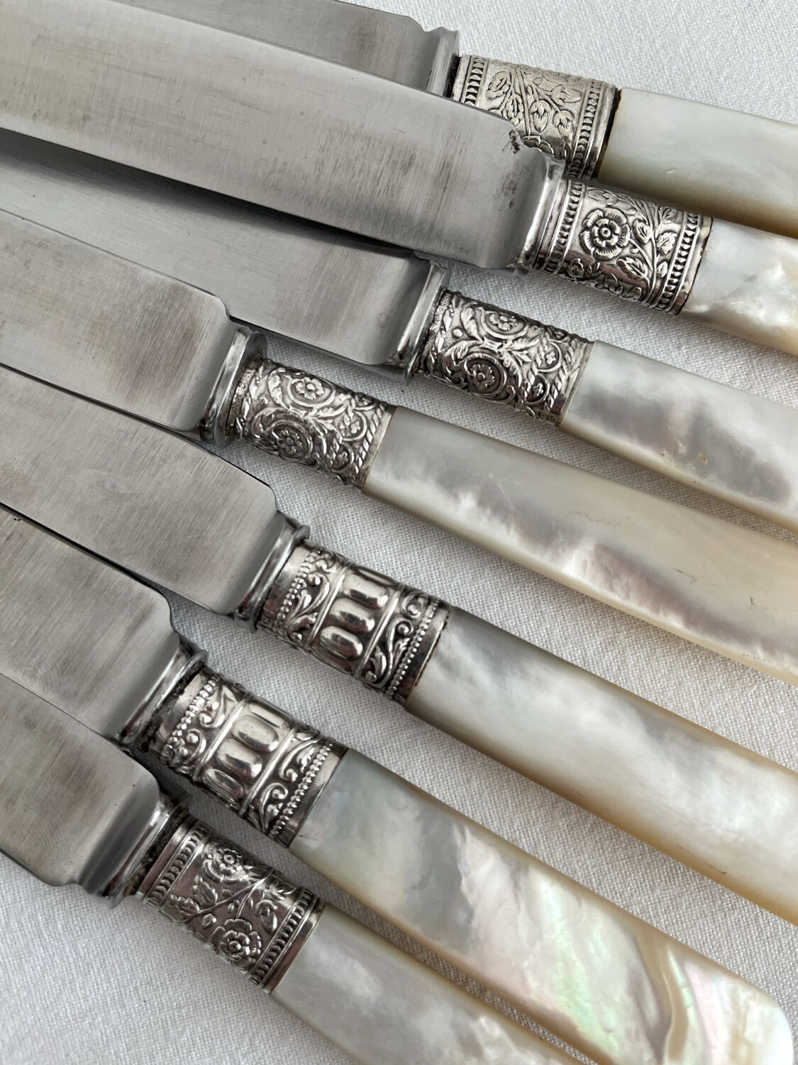 Antique table knives in mother-of-pearl and silver-plated metal