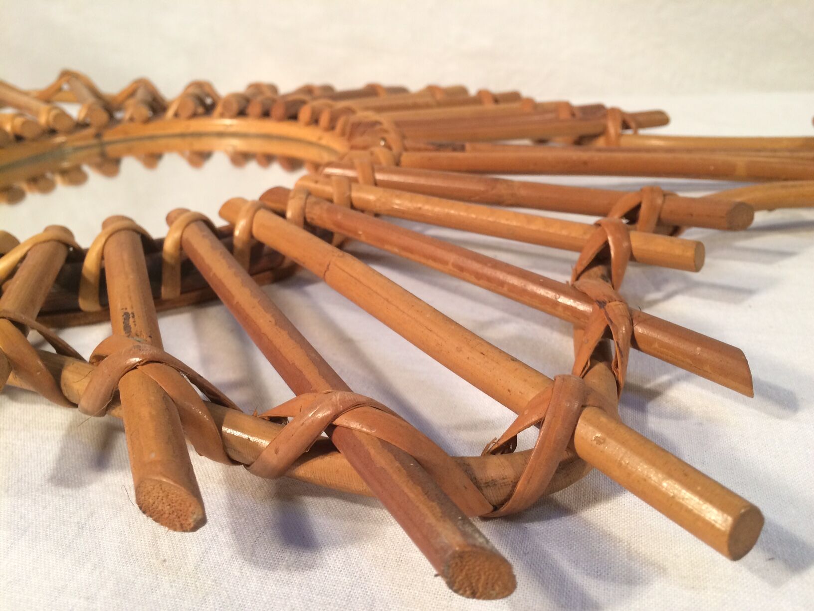 Mirror vintage rattan guitar - 70s - 76x37cm