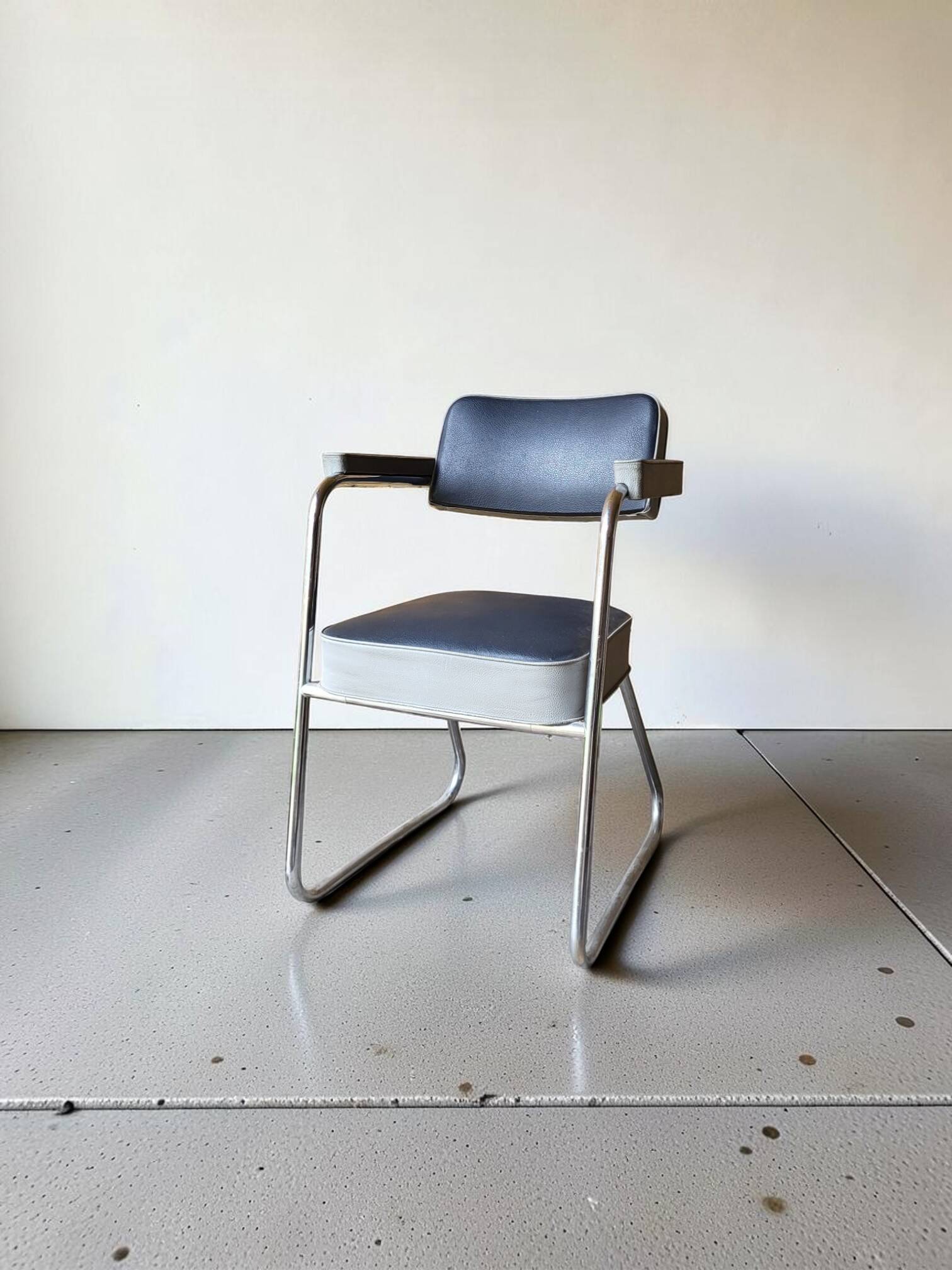 2 armchairs from the 1950s in the Ronéo style of Pullman.