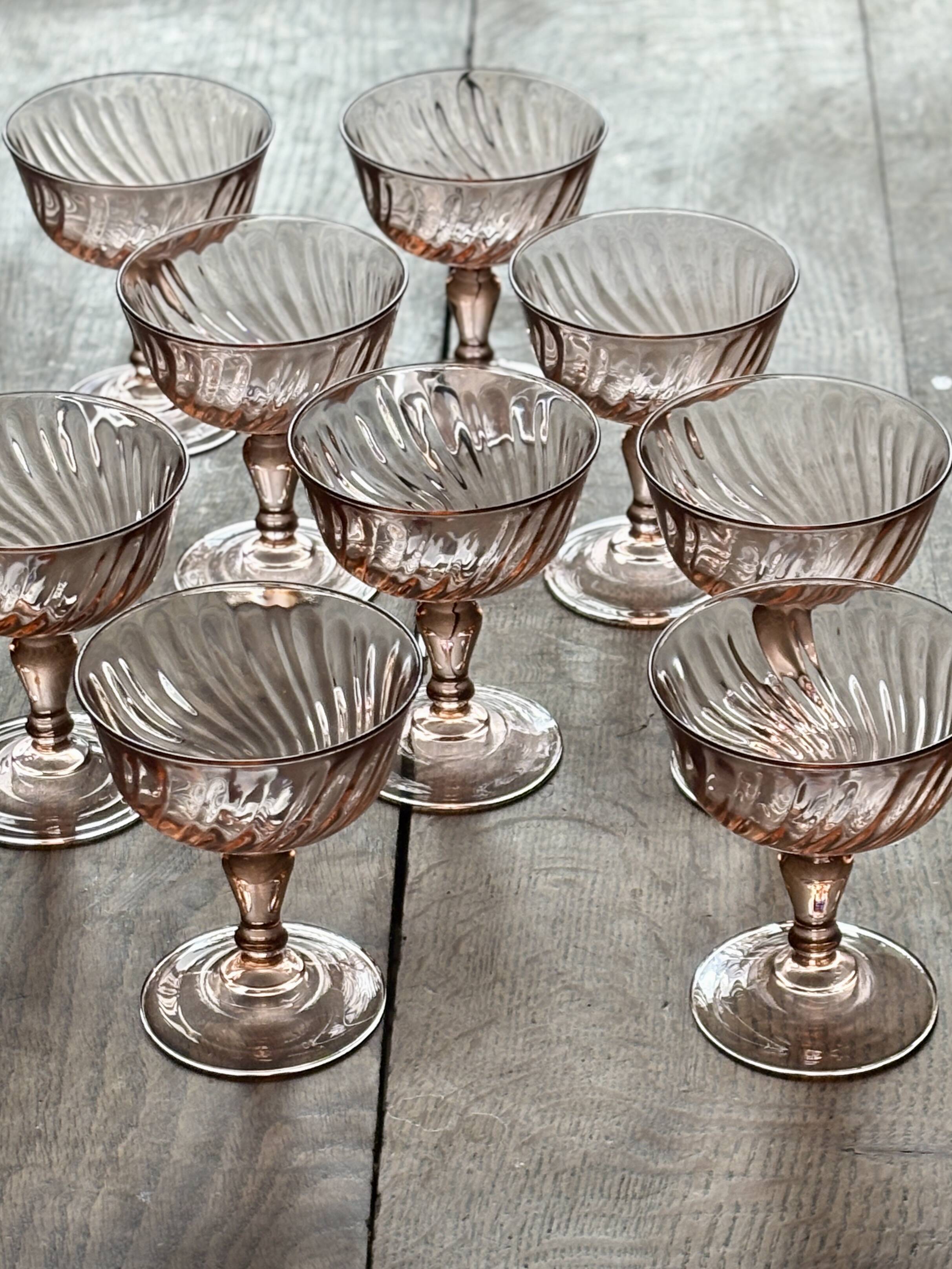 Lot de 9 coupes  à champagne vintage en rosaline