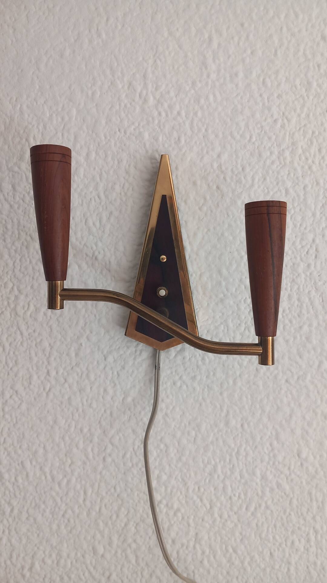 Applique murale scandinave double Mid-Century en teck et laiton
