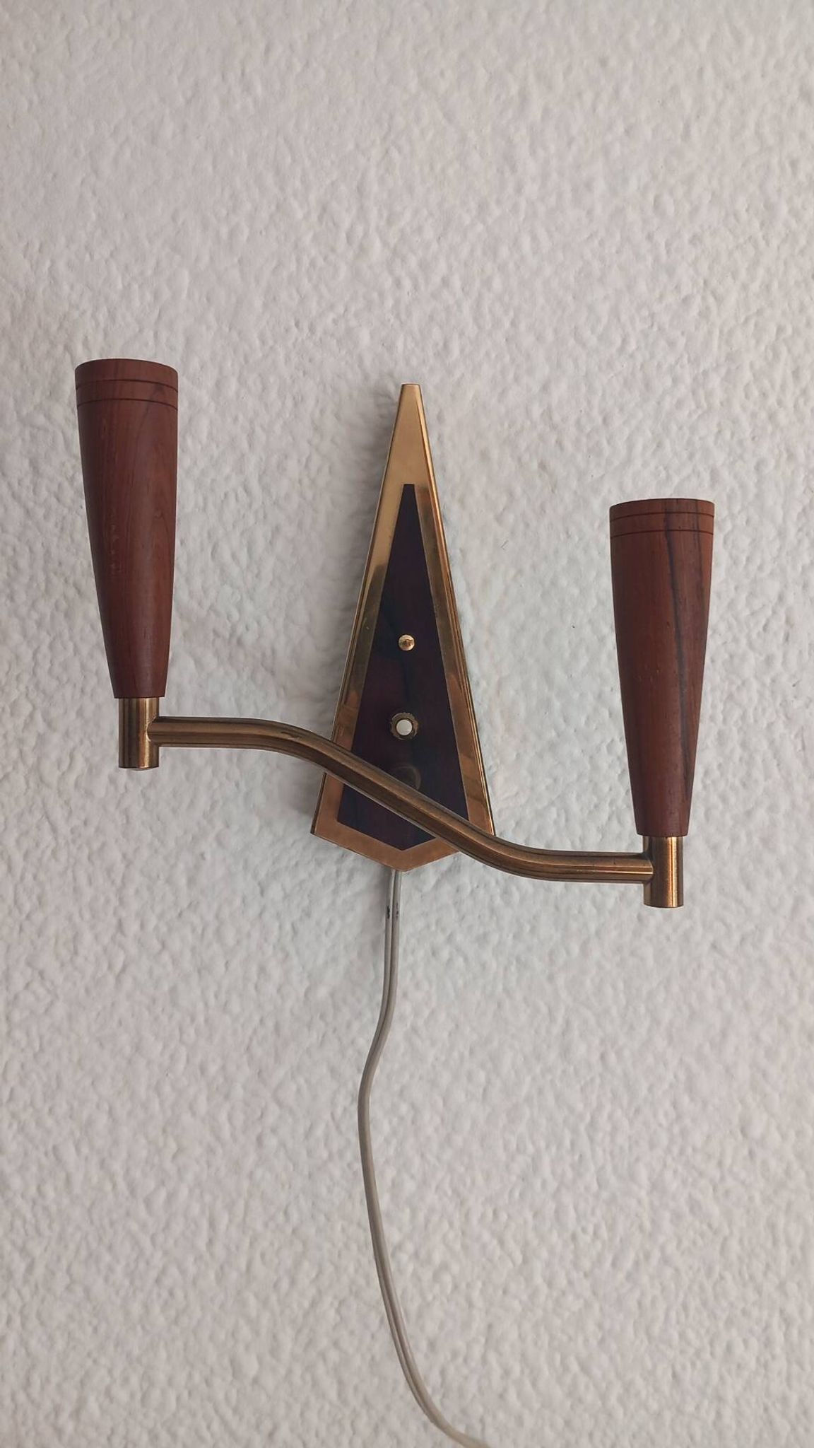 Applique murale scandinave double Mid-Century en teck et laiton