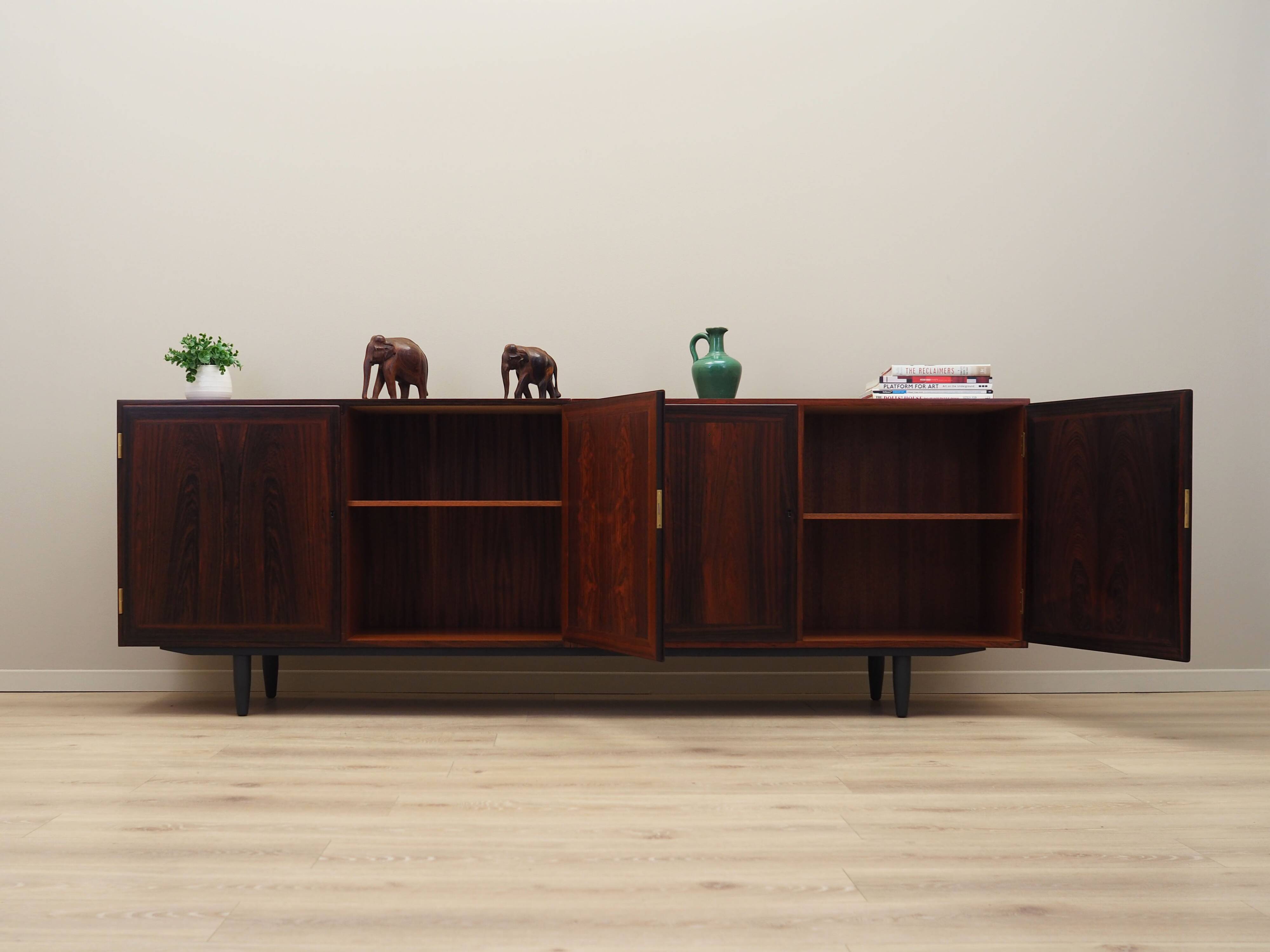 Enfilade en palissandre, design danois, années 1970, designer : Carlo Jensen, production : Hundevad