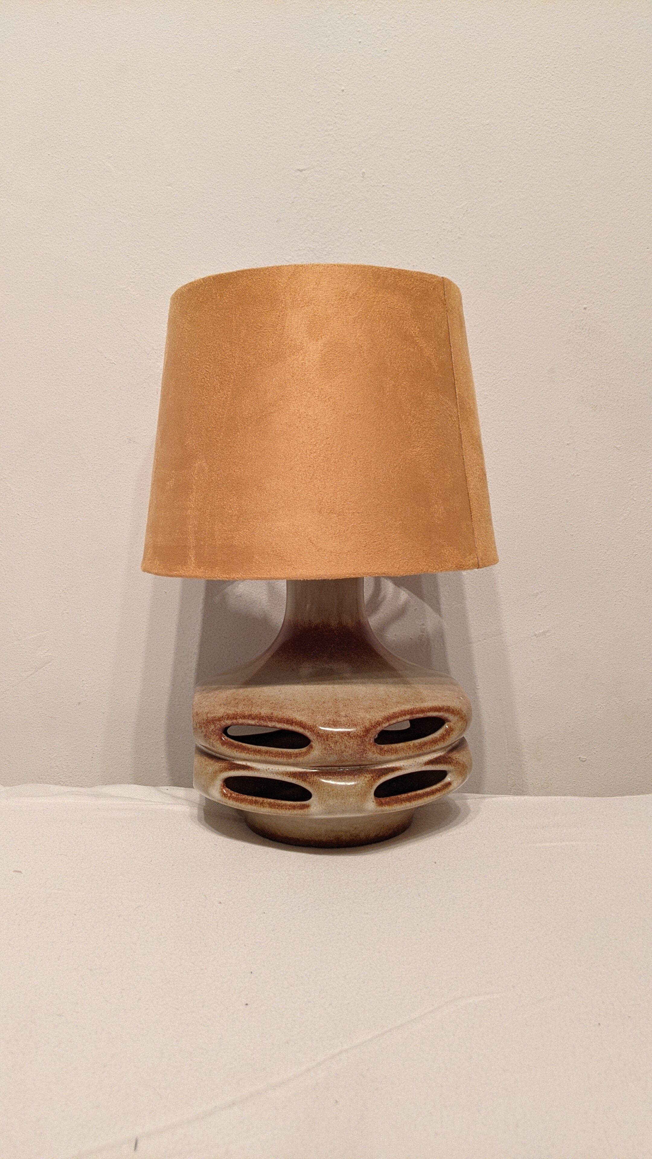Very nice vintage lamp to lay
