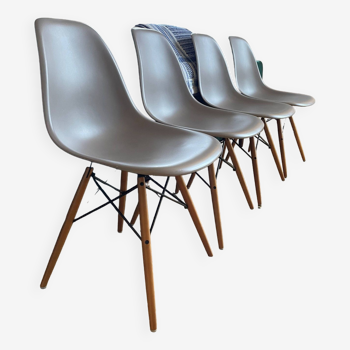 Set of 4 Eames Plastic Side Chair (Vitra)