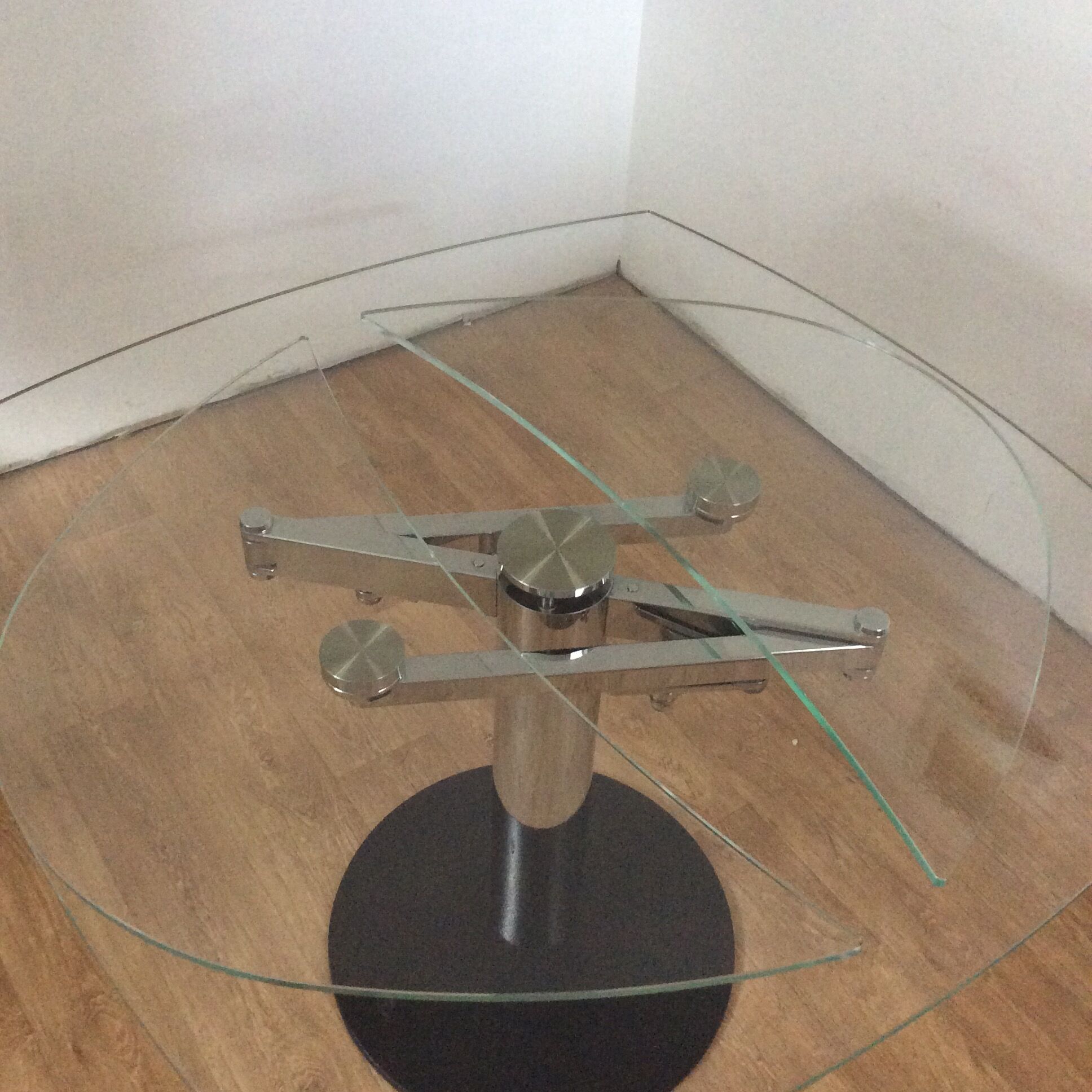 Groove extendable design dining table in tempered glass and chromed steel
